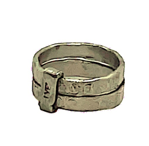 Image of 2 Bagues Martelées Medium Avec Barrette / 2 Medium Hammered Rings With Bar