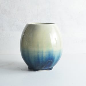 Image of ombre vase 