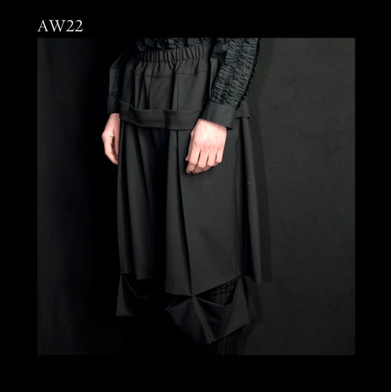 Image of AW22 - MID-LENGTH SHORTS 