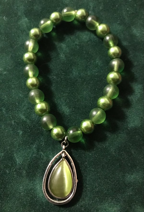 Image of Green teardrop bracelet 