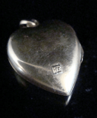 Image 3 of EDWARDIAN 9CT YELLOW GOLD SEED PEARL HEART LOCKET PENDANT 3.1g