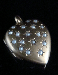 Image 1 of EDWARDIAN 9CT YELLOW GOLD SEED PEARL HEART LOCKET PENDANT 3.1g