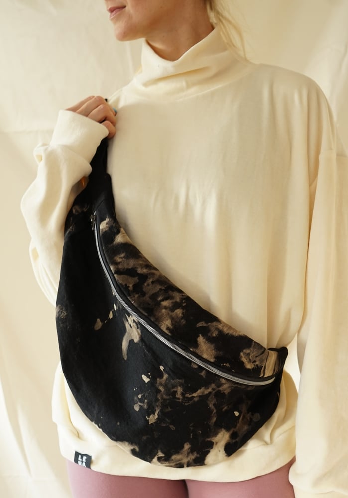 Image of HipBag Gross - Denim Black bleached