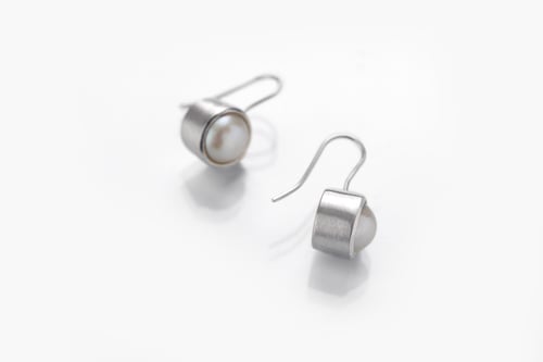 Image of "You are so beautiful" silver earrings with pearls · TAM TE FORMOSA ·