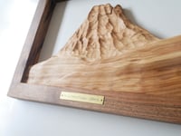 Image 2 of Cadre "Pic du Midi d'Ossau" sculpté en chêne et noyer