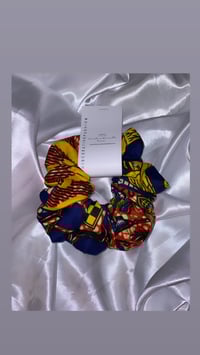 Image 2 of Itunu XL Scrunchie 