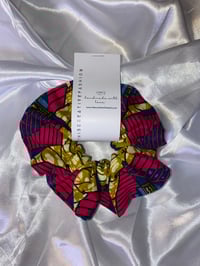 Image 3 of Seun XL Scrunchie 