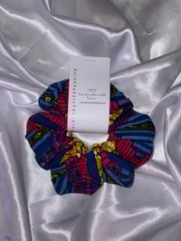 Image 2 of Seun XL Scrunchie 