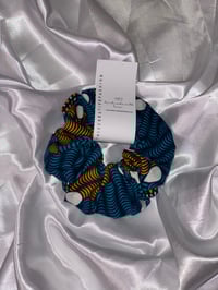 Image 2 of Ayo XL Scrunchie 