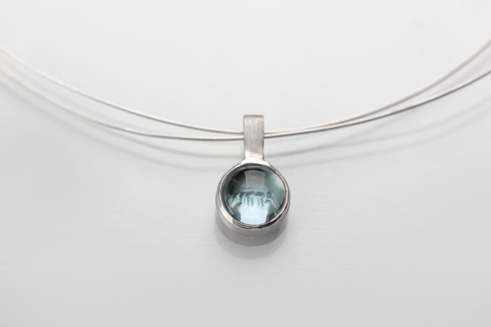 Image of "A drop of water" silver pendant with topaz · GUTTA ·