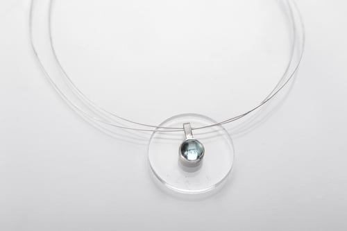 Image of "A drop of water" silver pendant with topaz · GUTTA ·