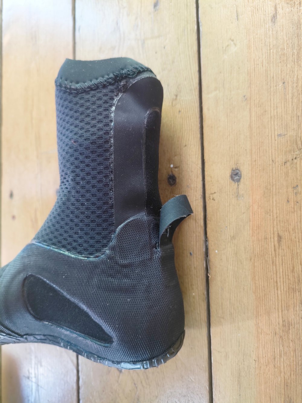 ESCARPINES VISSLA 7 SEAS 3MM SPLIT TOE BOOTIE EN LIQUIDACION