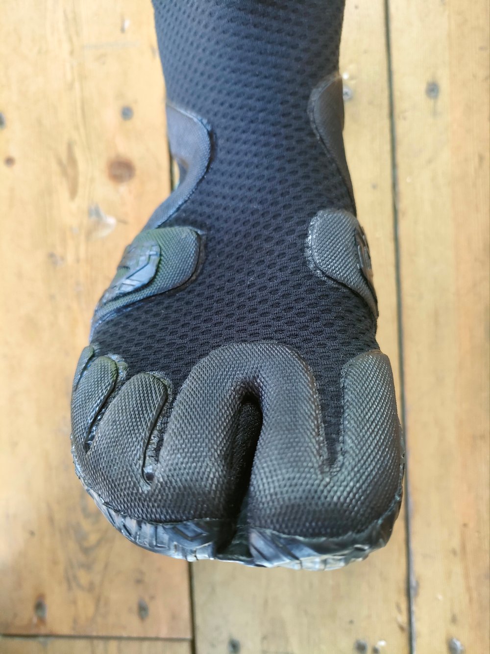 ESCARPINES VISSLA 7 SEAS 3MM SPLIT TOE BOOTIE EN LIQUIDACION