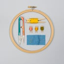 Image of Kit de bordado sobre papel y bolsa de tela.