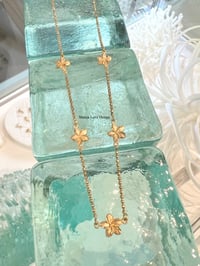 Image 1 of 14k solid gold vintage hawaiian plumeria necklace 