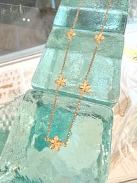 Image 2 of 14k solid gold vintage hawaiian plumeria necklace 