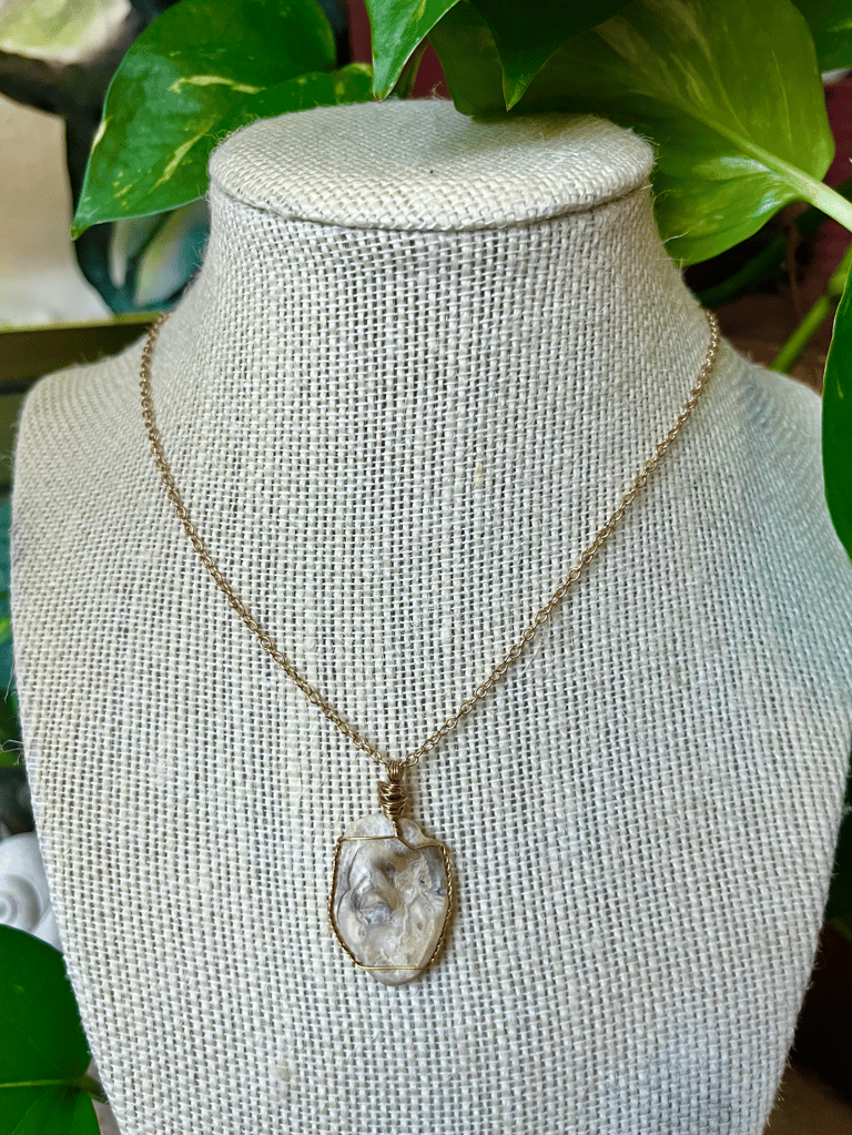Simple Sea Shell Pendant Image 2