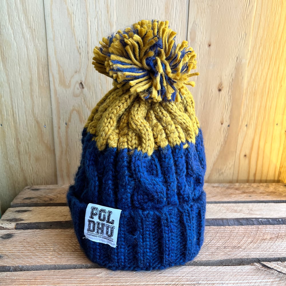 MUSTARD TIP CHUNKY BOBBLE HAT