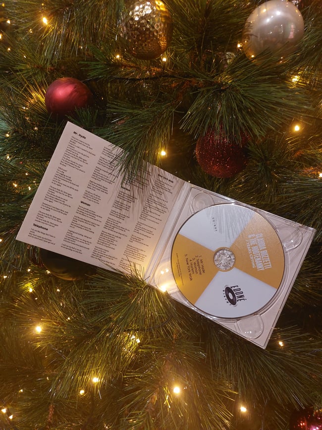 Claudia Buzzetti & The Hootenanny - 7 Years Crying