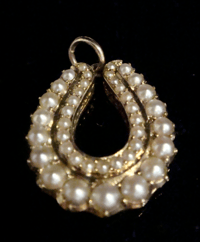Image 1 of EDWARDIAN VICTORIAN 18CT YELLOW GOLD LARGE NATURAL SEED PEARL HORSESHOE PENDANT