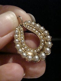 Image 4 of EDWARDIAN VICTORIAN 18CT YELLOW GOLD LARGE NATURAL SEED PEARL HORSESHOE PENDANT