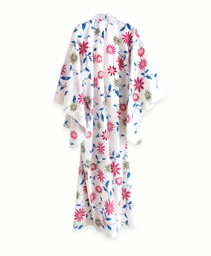 Image of Kimono af bomuld med blomster og blå blade