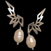Image 2 of GOTHICA Earring - Silver / White Pearl