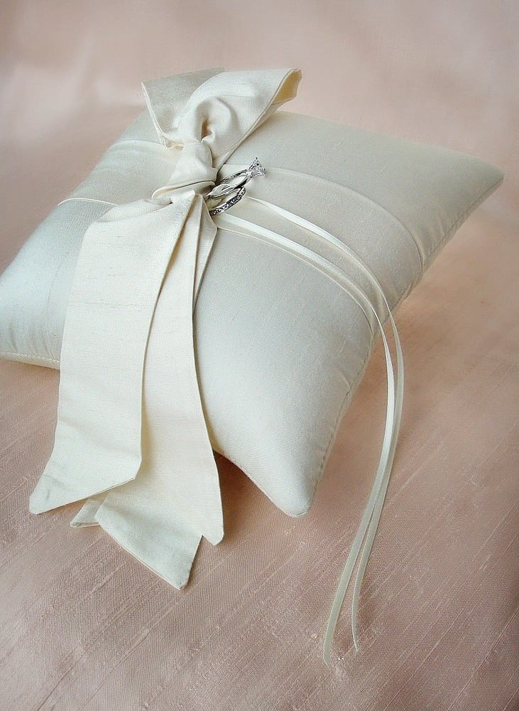 Image of Love Knot Ring Pillow