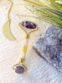 Image 3 of CRYSTAL FACE ROLLER- ROSE QUARTZ/ AMETHYST