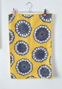 Image 2 of Microfibre Waffle Tea Towel - Mandala Sunflowers