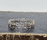 Image 1 of Alternating Leaves Band