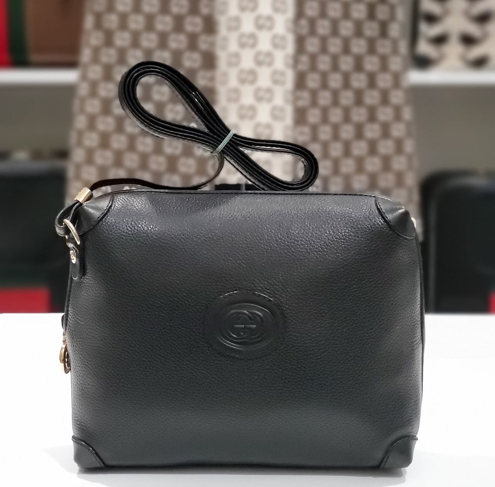 Image of Vtg. Gucci Black Pebbled Leather Crossbody Bag
