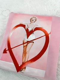 Image 2 of Marilyn Monroe V-Day