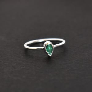 Image of  Colombia Emerald pear cut classic silver ring