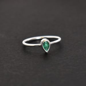 Image of Colombia Emerald pear cut classic silver ring