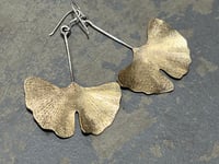 Image 3 of Ginkgo earrings in silver and brass