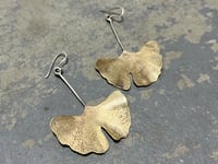 Image 5 of Ginkgo earrings in silver and brass
