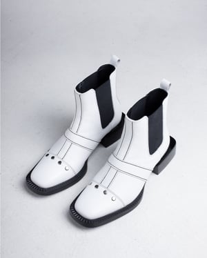 PLACEBO WHITE CROSS BOOT 