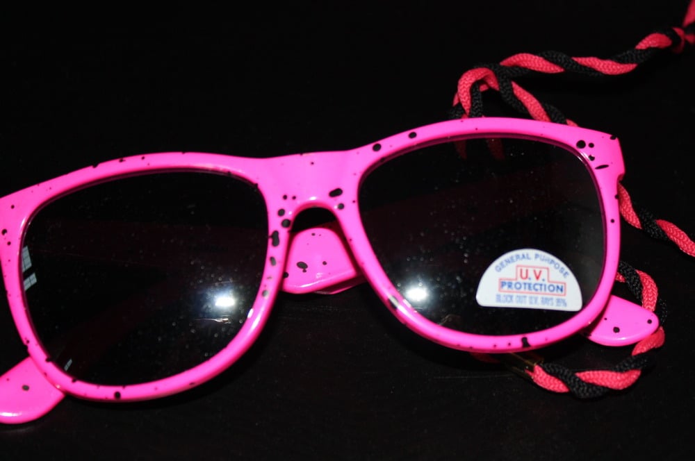 hot pink wayfarer sunglasses