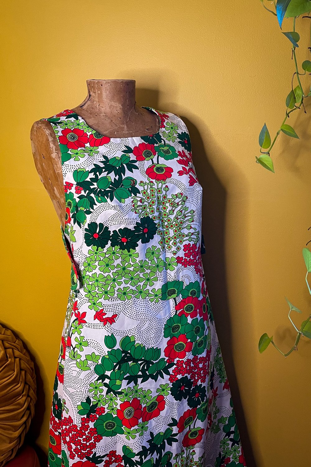 Vintage maxi dress Red and green floral cross back S/M