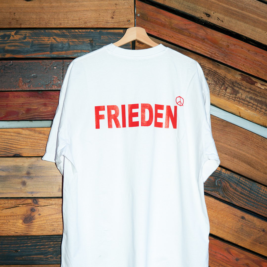 Dantze "FRIEDEN" Shirt (weiß) designed by Niconé