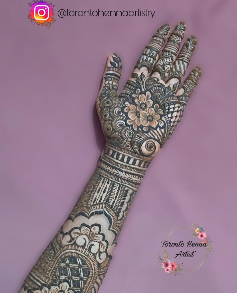 Festival Of Diwali indian henna Tattoo Stock Photo - Alamy