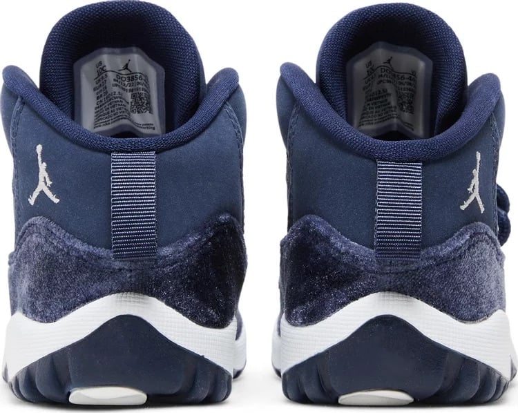 Jordans 11 best sale blue velvet