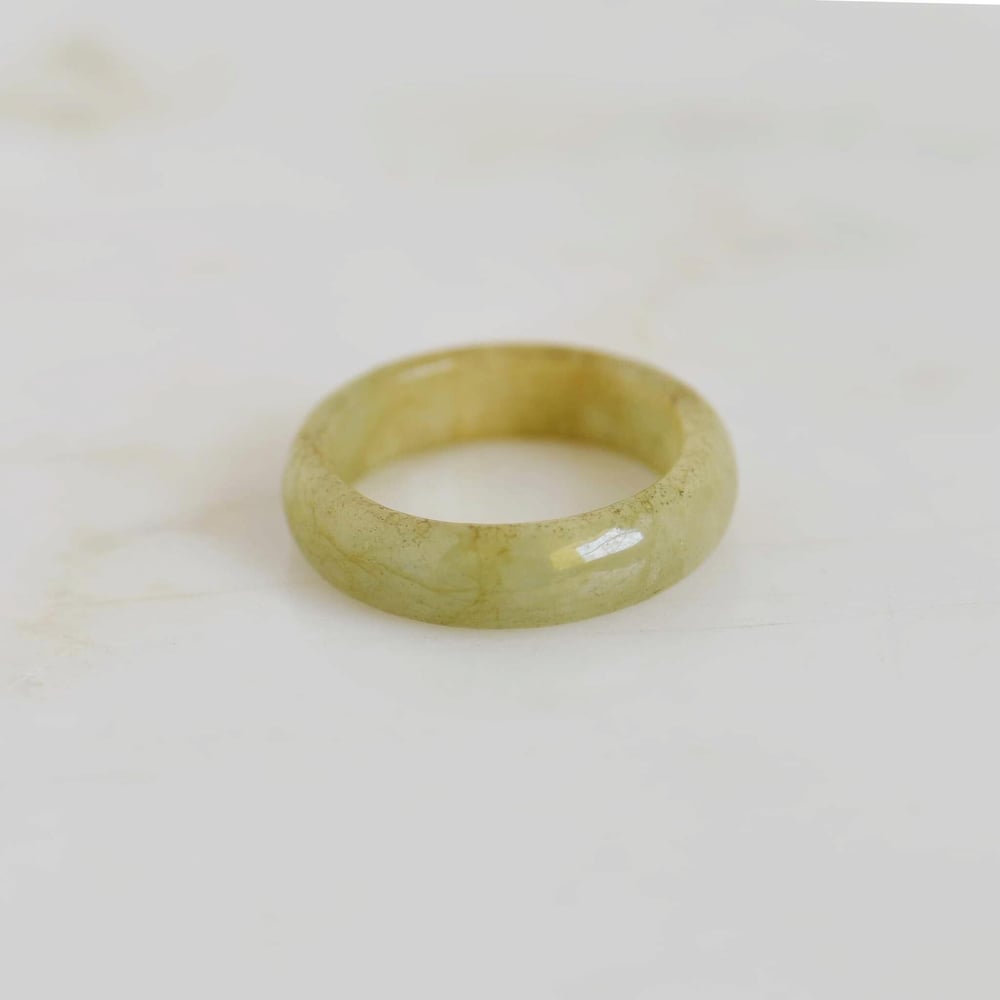 Image of Chartreuse Agate antique style round band ring