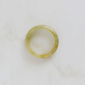 Image of Chartreuse Agate antique style round band ring