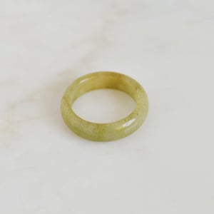 Image of Chartreuse Agate antique style round band ring