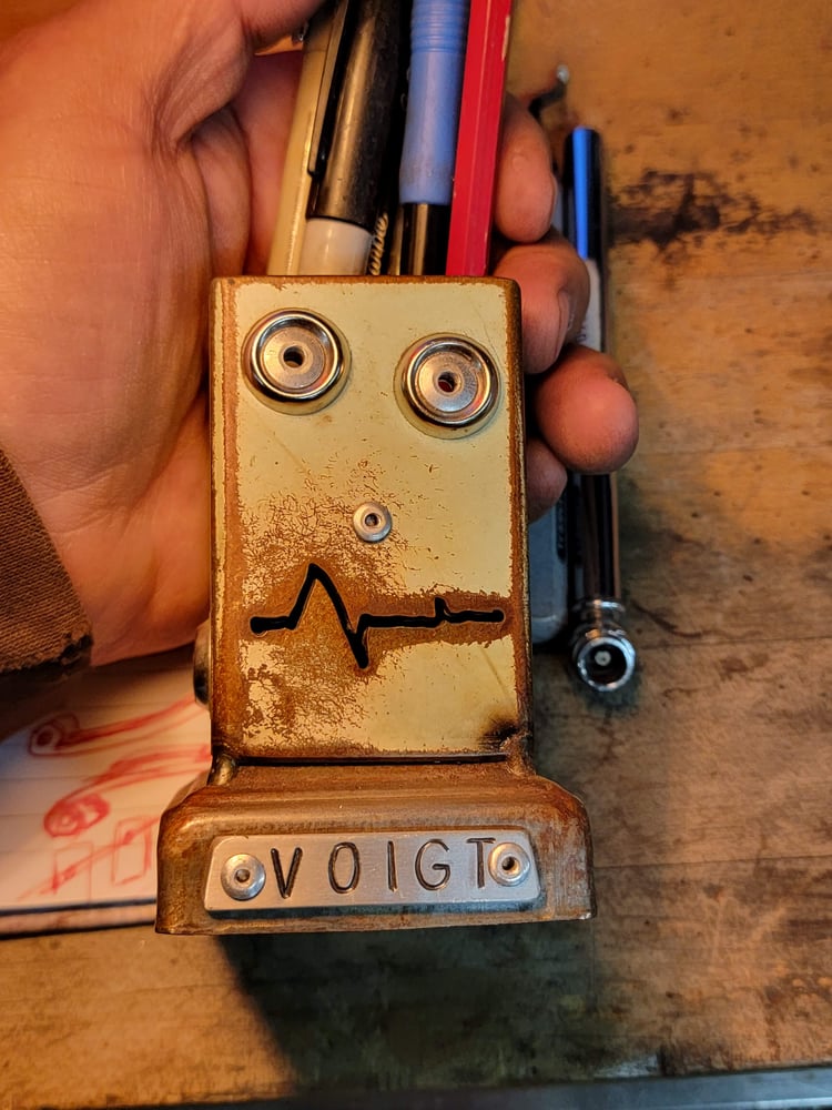 Image of Mr Voigt Robot desk organizer