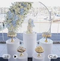 Round Circle design with flowers and cake stands 