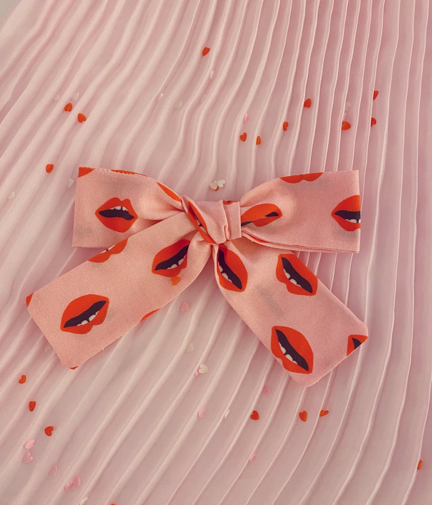 Image of Confetti Valentine | Kiss