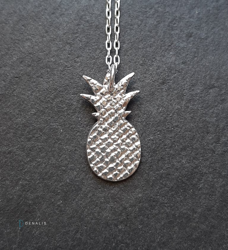Pineapple pendant necklaces Image 3